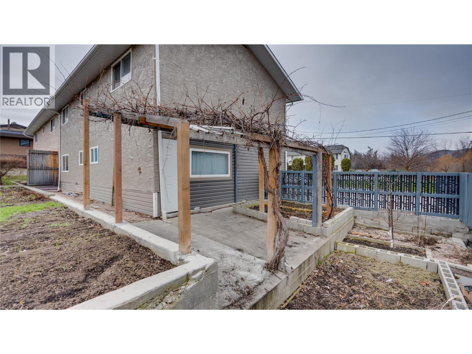 2303b 39 Street, Vernon, British Columbia  V1T 7W9 - Photo 5 - 10378825