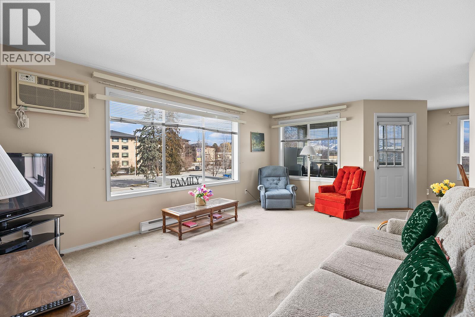 1329 Klo Road Unit# 305, Kelowna, British Columbia  V1W 3N9 - Photo 3 - 10379217