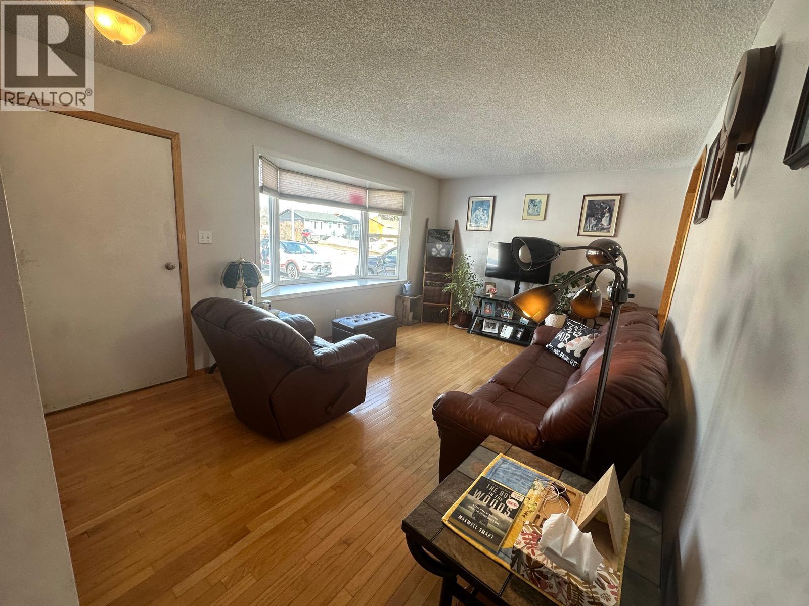 4917 45 Street Ne, Chetwynd, British Columbia  V0C 1J0 - Photo 3 - 10379090
