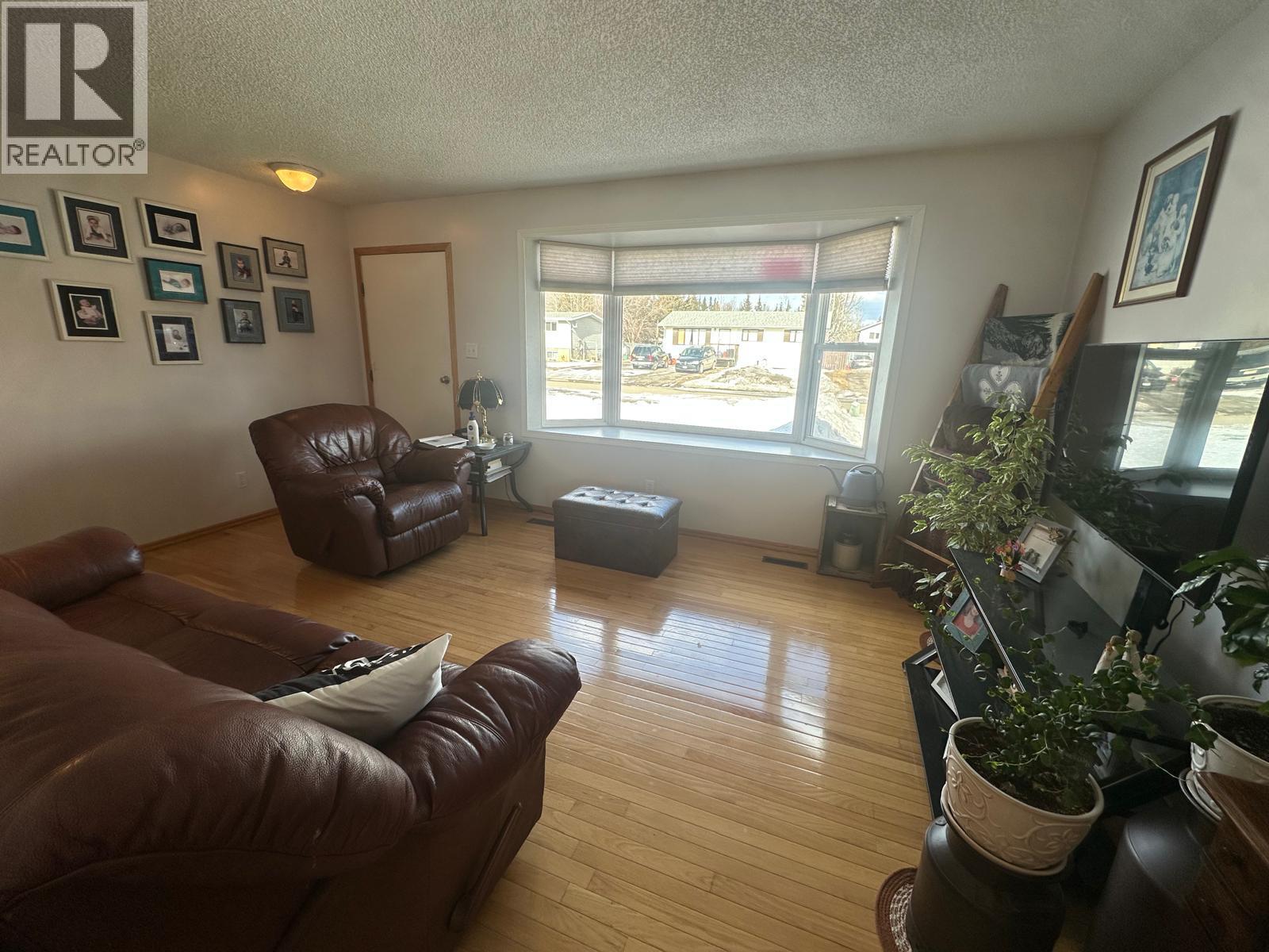 4917 45 Street Ne, Chetwynd, British Columbia  V0C 1J0 - Photo 4 - 10379090