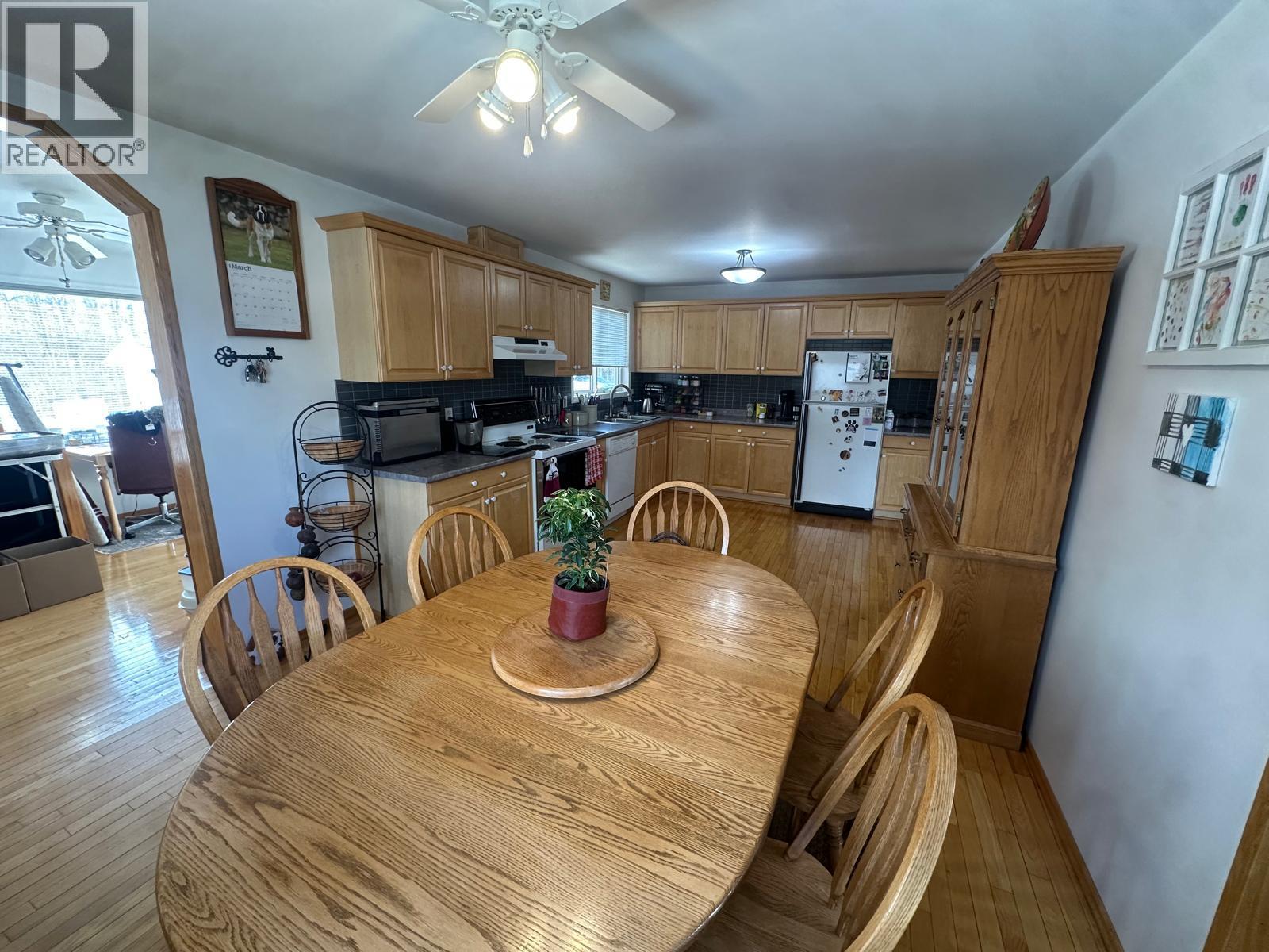 4917 45 Street Ne, Chetwynd, British Columbia  V0C 1J0 - Photo 5 - 10379090
