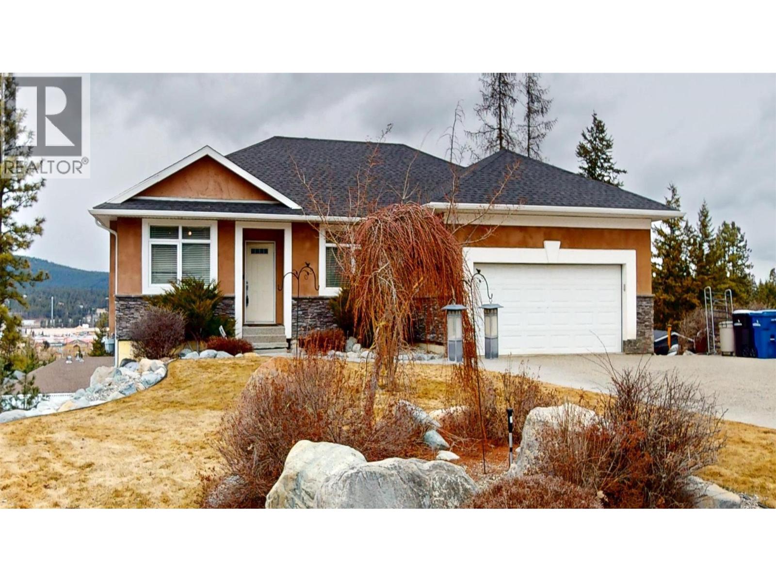 1631 Mt. Pyramid Crescent, Cranbrook, British Columbia  V1C 6K8 - Photo 2 - 10379095