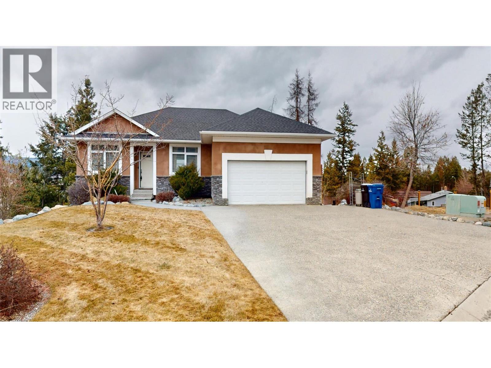 1631 Mt. Pyramid Crescent, Cranbrook, British Columbia  V1C 6K8 - Photo 3 - 10379095