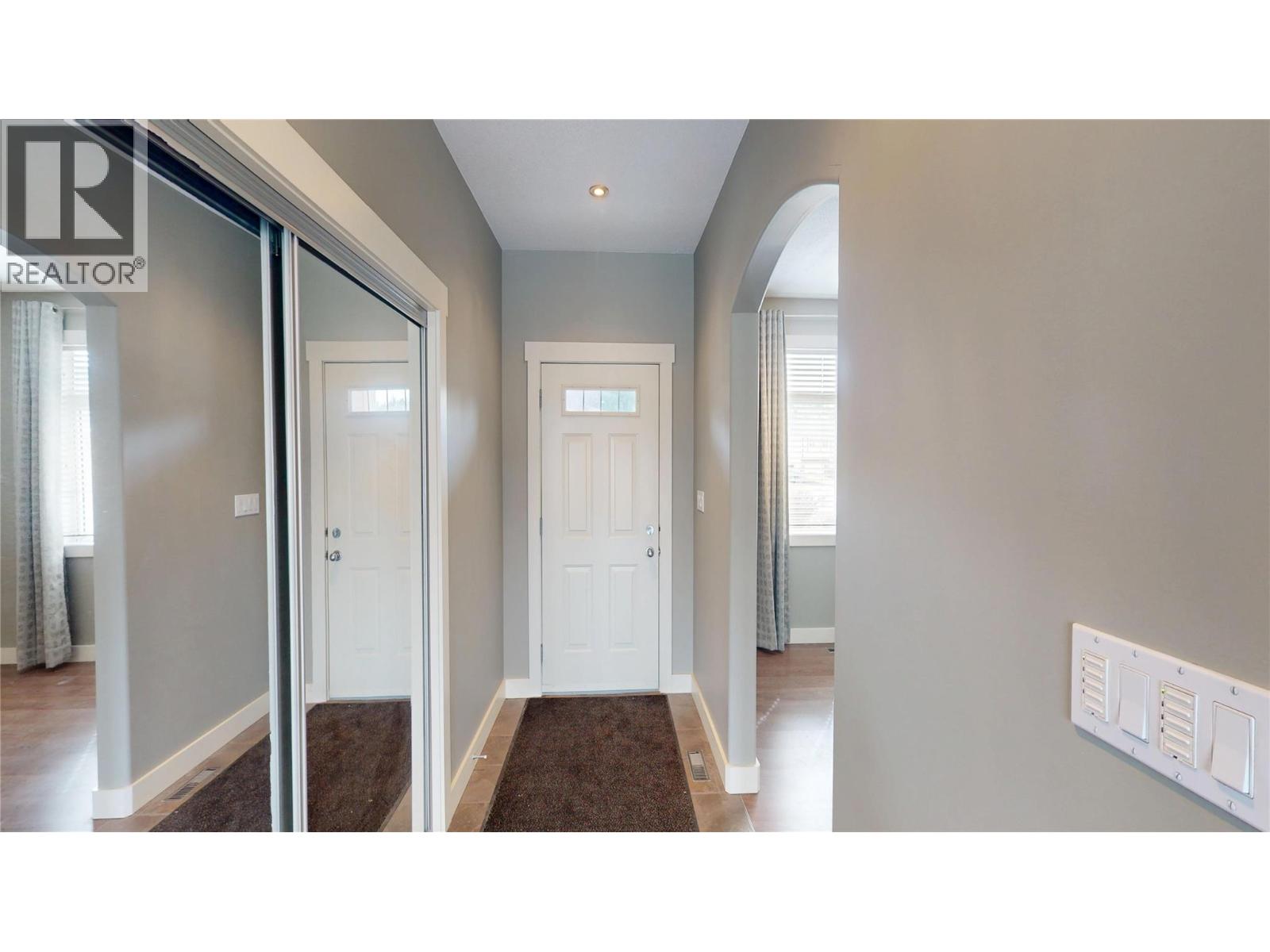 1631 Mt. Pyramid Crescent, Cranbrook, British Columbia  V1C 6K8 - Photo 4 - 10379095