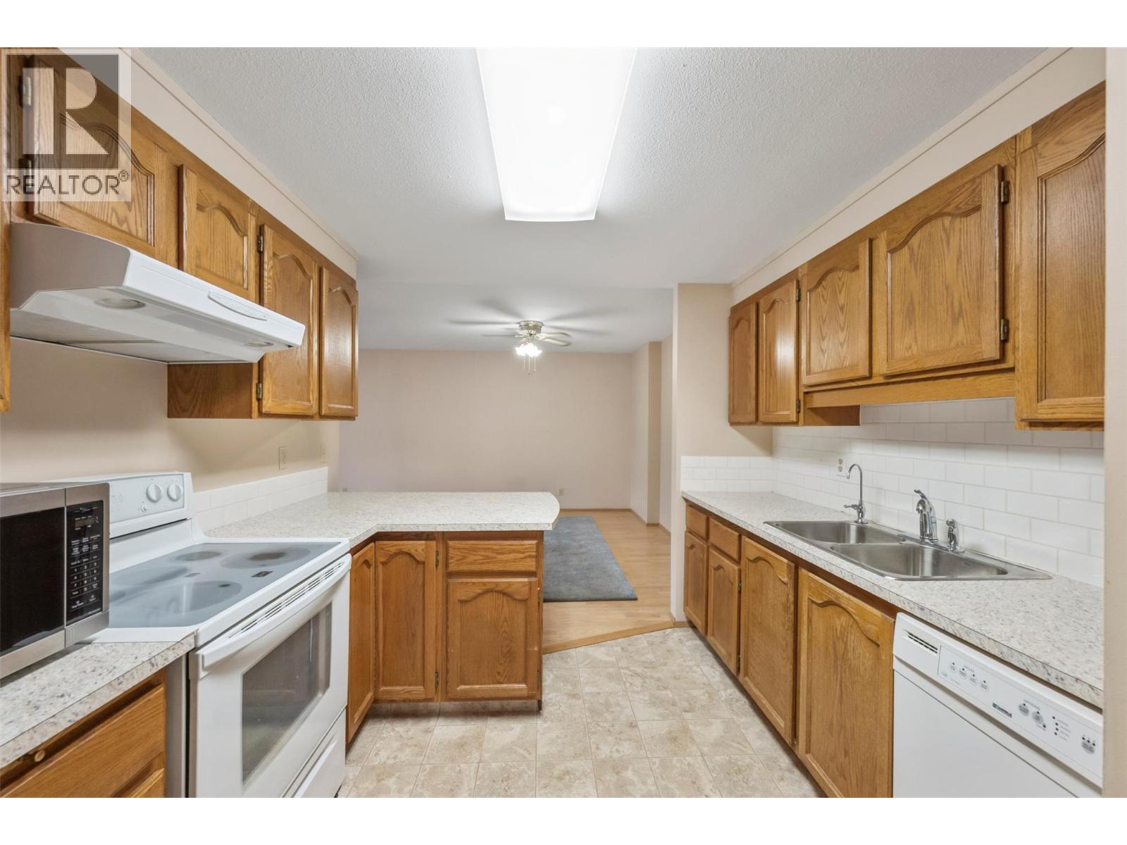 272 Green Avenue W Unit# 307, Penticton, British Columbia  V2A 3T2 - Photo 5 - 10379269