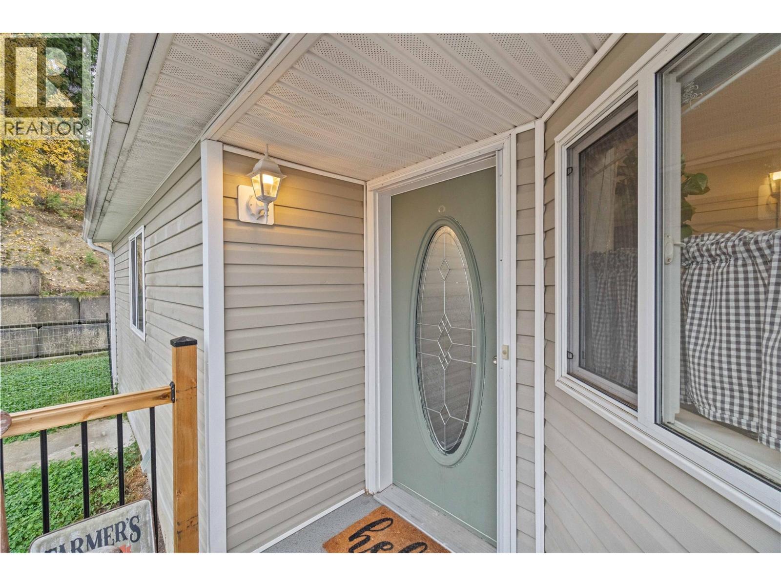 900 10 Avenue Se Unit# 27, Salmon Arm, British Columbia  V1E 2W6 - Photo 2 - 10378411