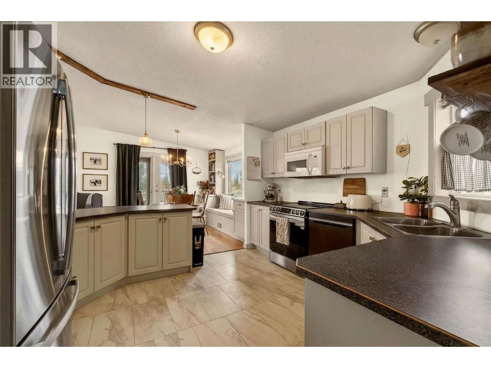 900 10 Avenue Se Unit# 27, Salmon Arm, British Columbia  V1E 2W6 - Photo 6 - 10378411