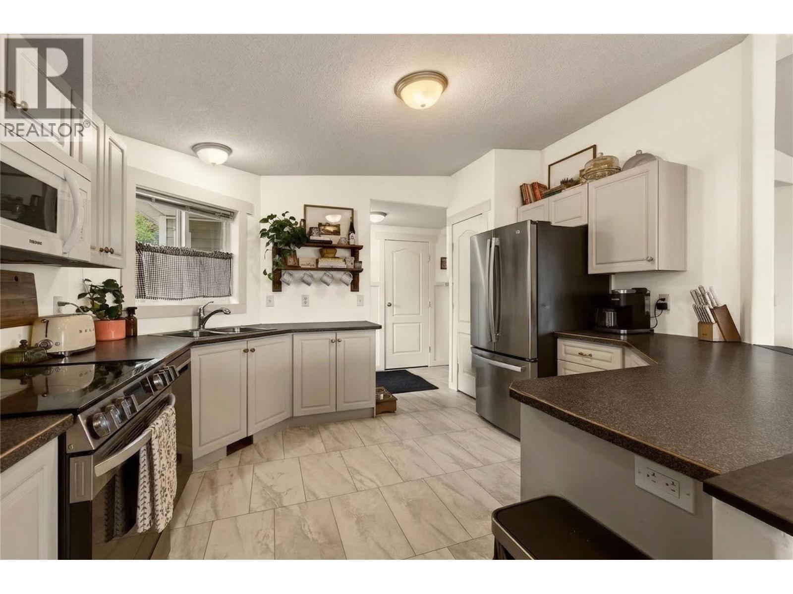 900 10 Avenue Se Unit# 27, Salmon Arm, British Columbia  V1E 2W6 - Photo 8 - 10378411