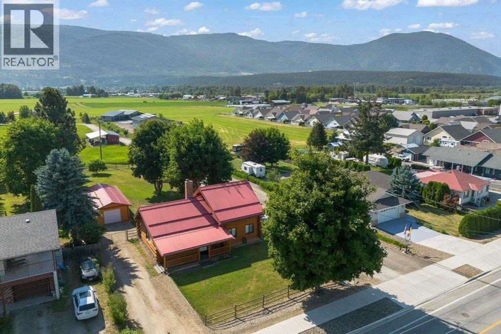 1421 10 Street Sw, Salmon Arm, British Columbia  V1E 1T2 - Photo 3 - 10378111