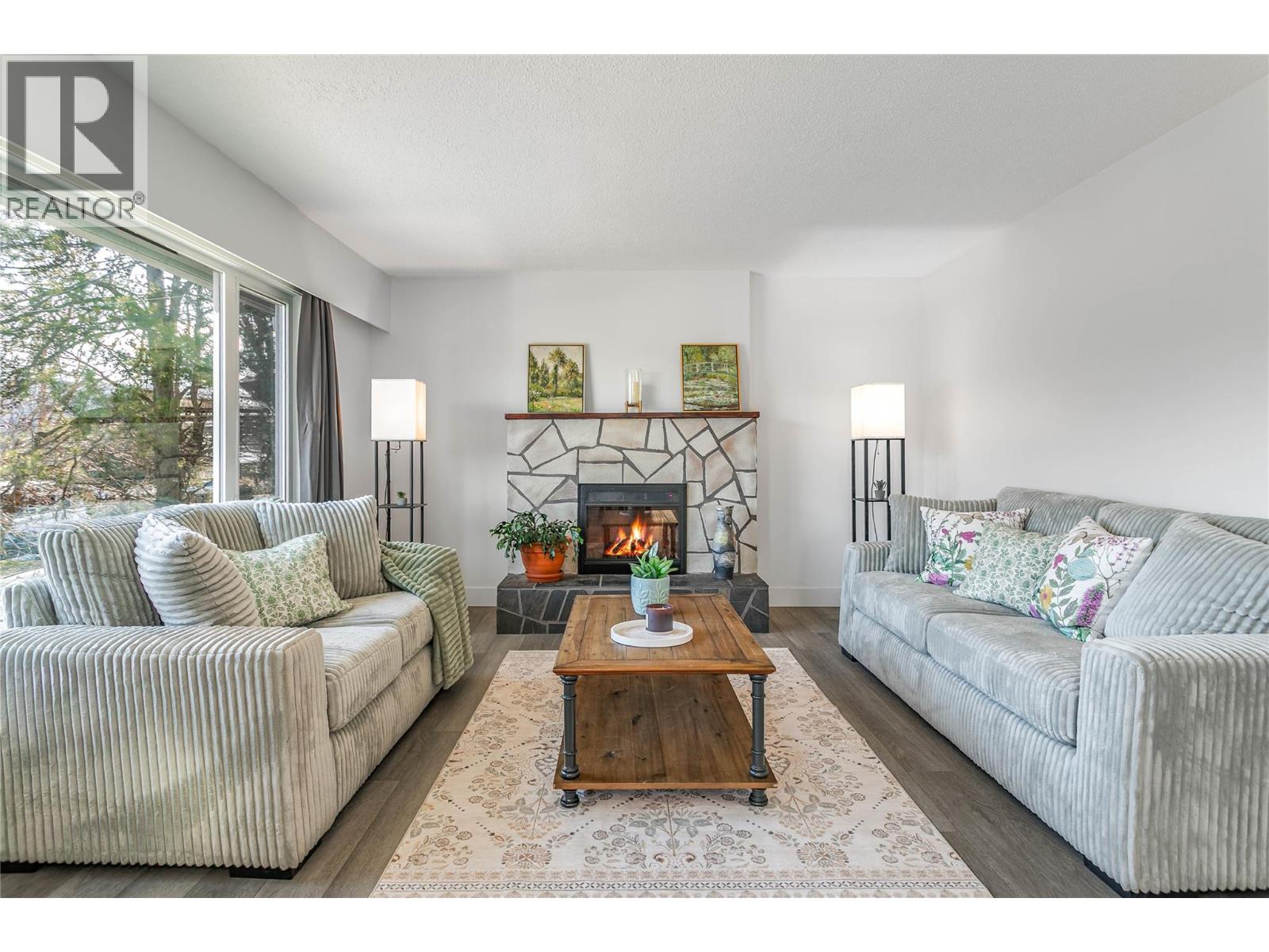 2160 Lynrick Road, Kelowna, British Columbia  V1P 1G4 - Photo 2 - 10378948