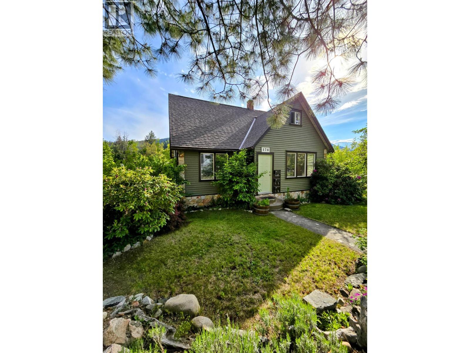 178 columbia Avenue, castlegar, British Columbia
