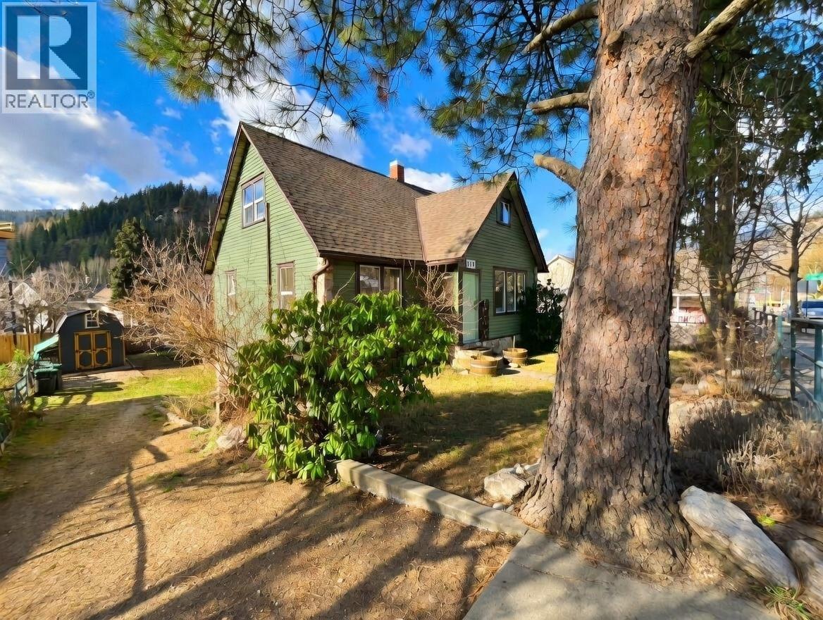 178 Columbia Avenue, Castlegar, British Columbia  V1N 1A9 - Photo 3 - 10379146