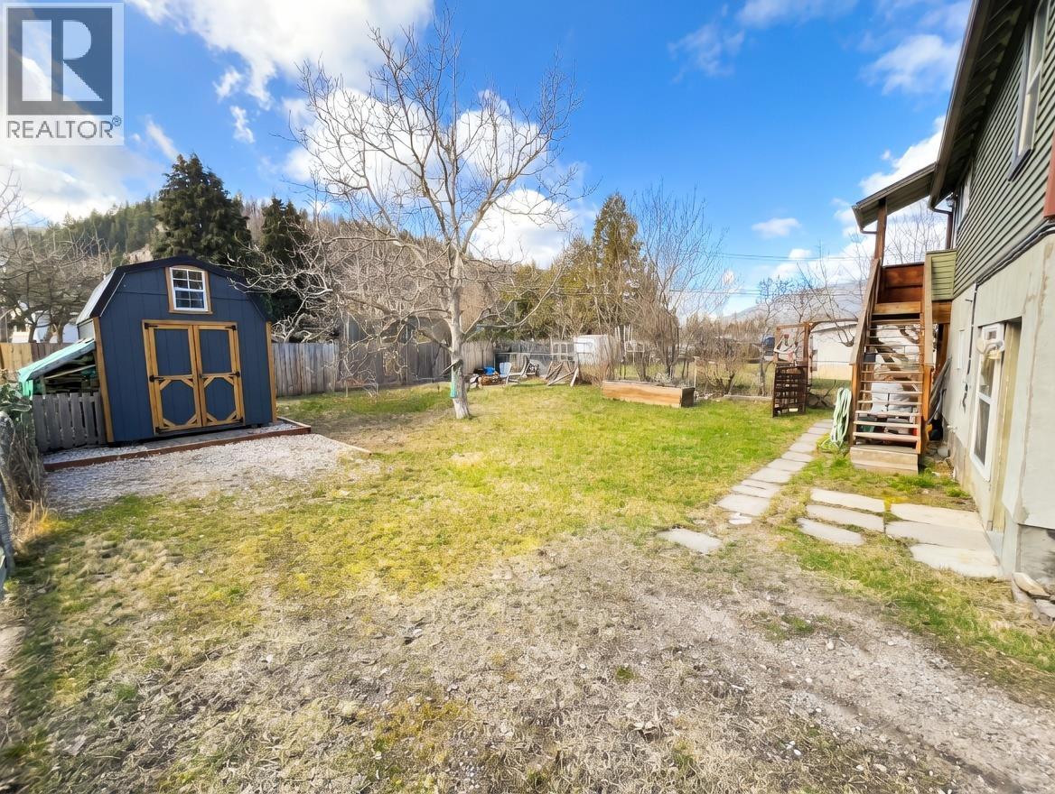 178 Columbia Avenue, Castlegar, British Columbia  V1N 1A9 - Photo 6 - 10379146