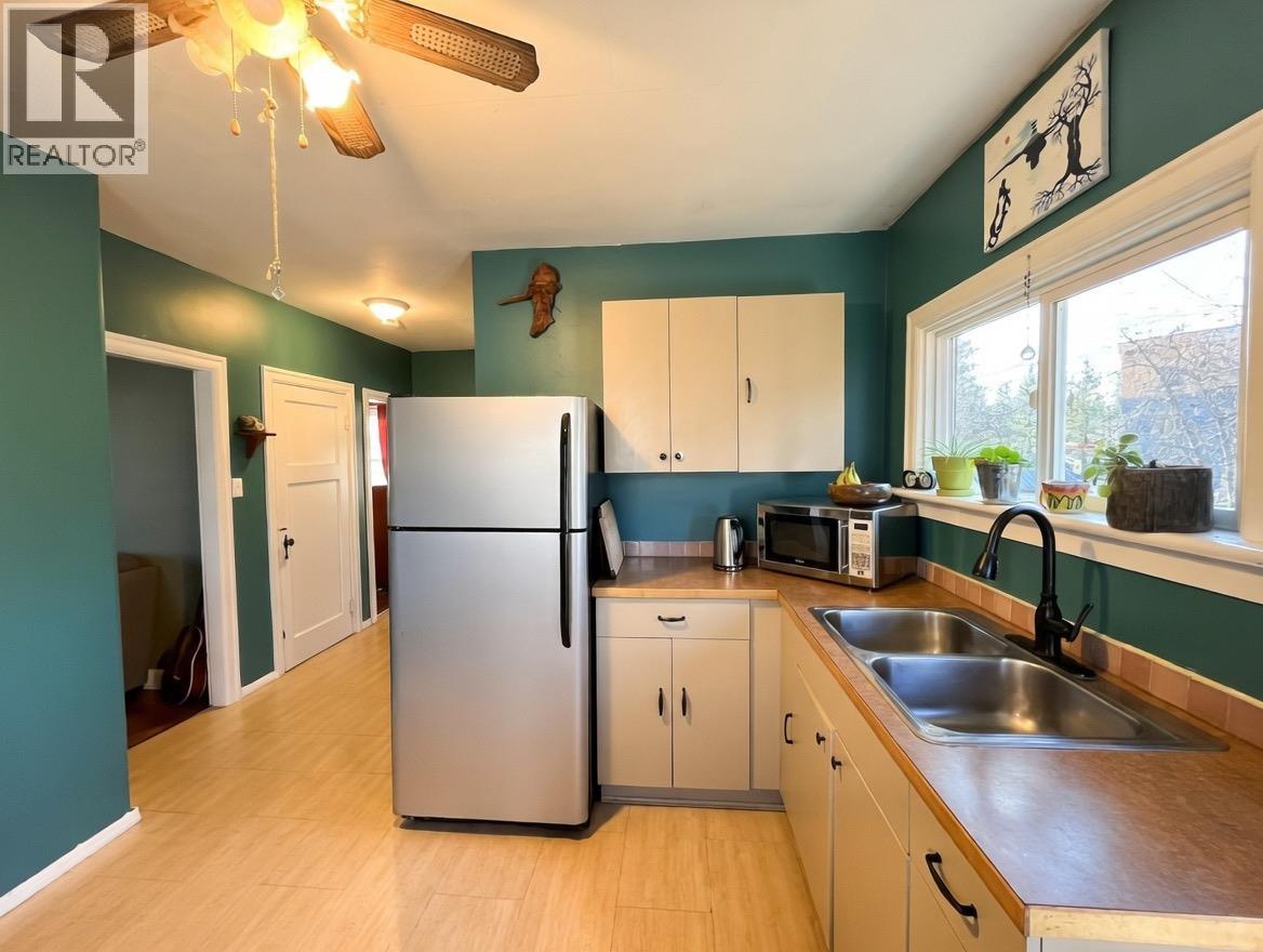 178 Columbia Avenue, Castlegar, British Columbia  V1N 1A9 - Photo 7 - 10379146