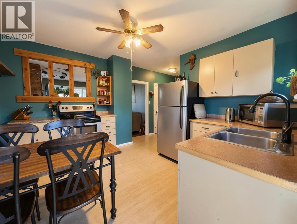178 Columbia Avenue, Castlegar, British Columbia  V1N 1A9 - Photo 8 - 10379146