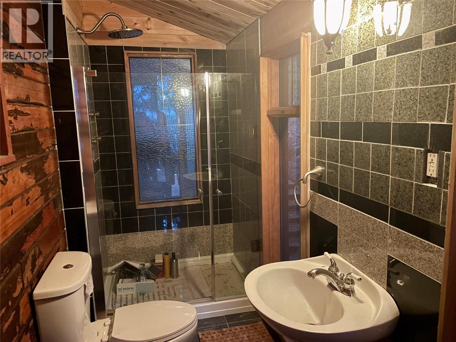 31 Lime Cliffs Beach, Sicamous, British Columbia  V0E 2V0 - Photo 19 - 10379119