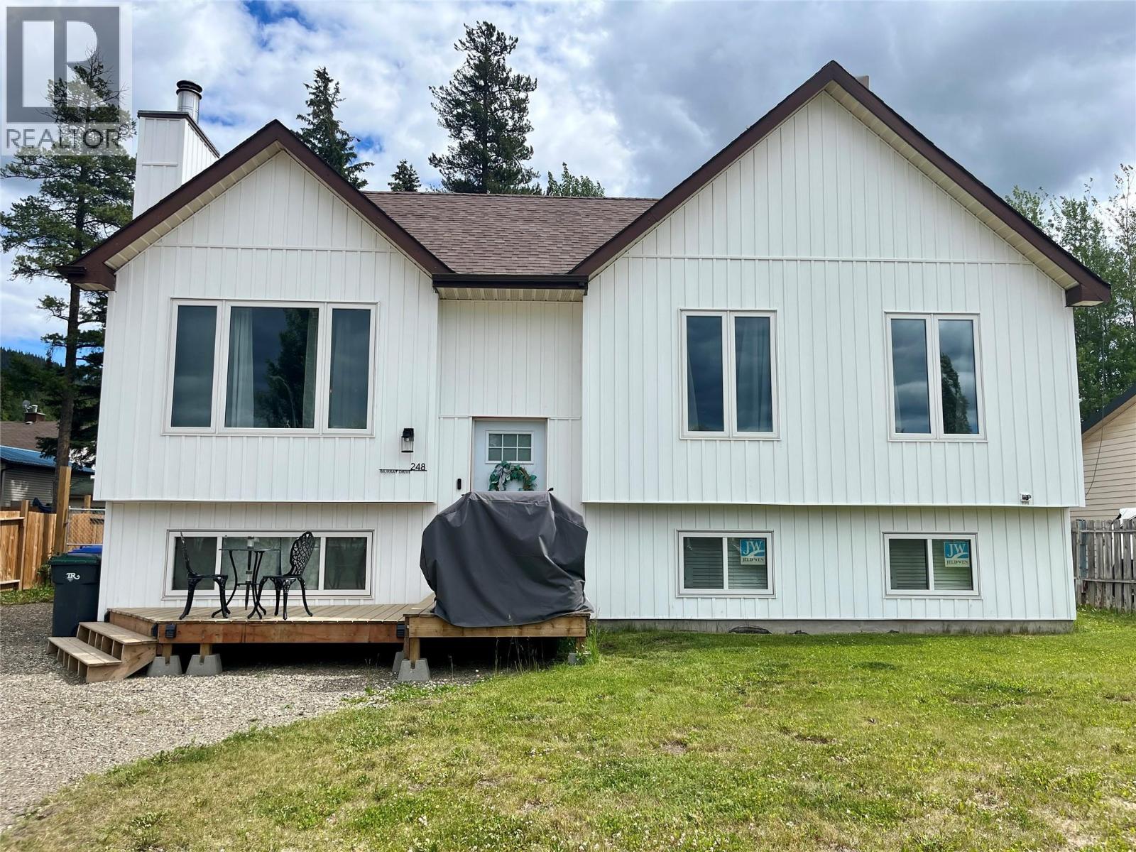 248 Murray Drive, Tumbler Ridge, British Columbia  V0C 2W0 - Photo 2 - 10378982