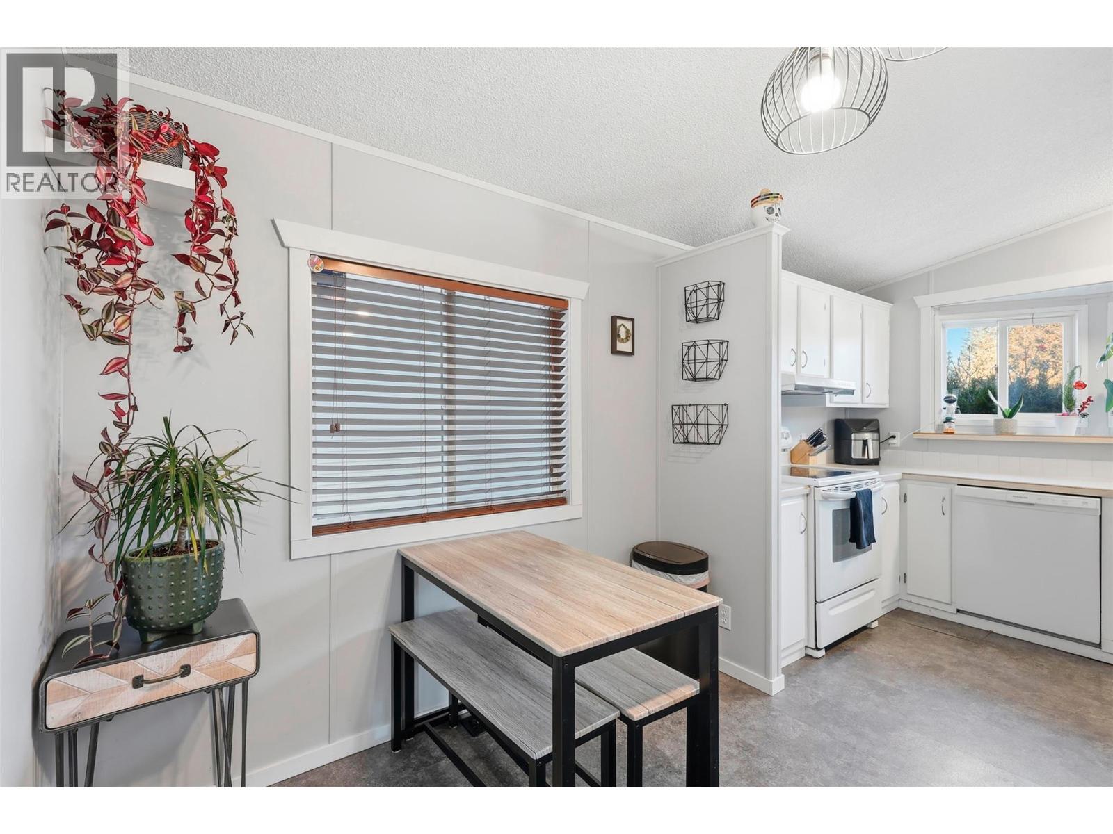 1555 Howe Road Unit# 35, Kamloops, British Columbia  V1S 1N1 - Photo 4 - 10379335