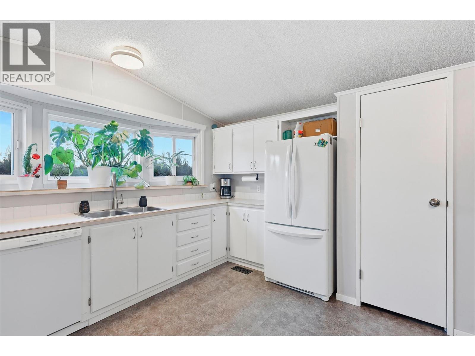 1555 Howe Road Unit# 35, Kamloops, British Columbia  V1S 1N1 - Photo 7 - 10379335
