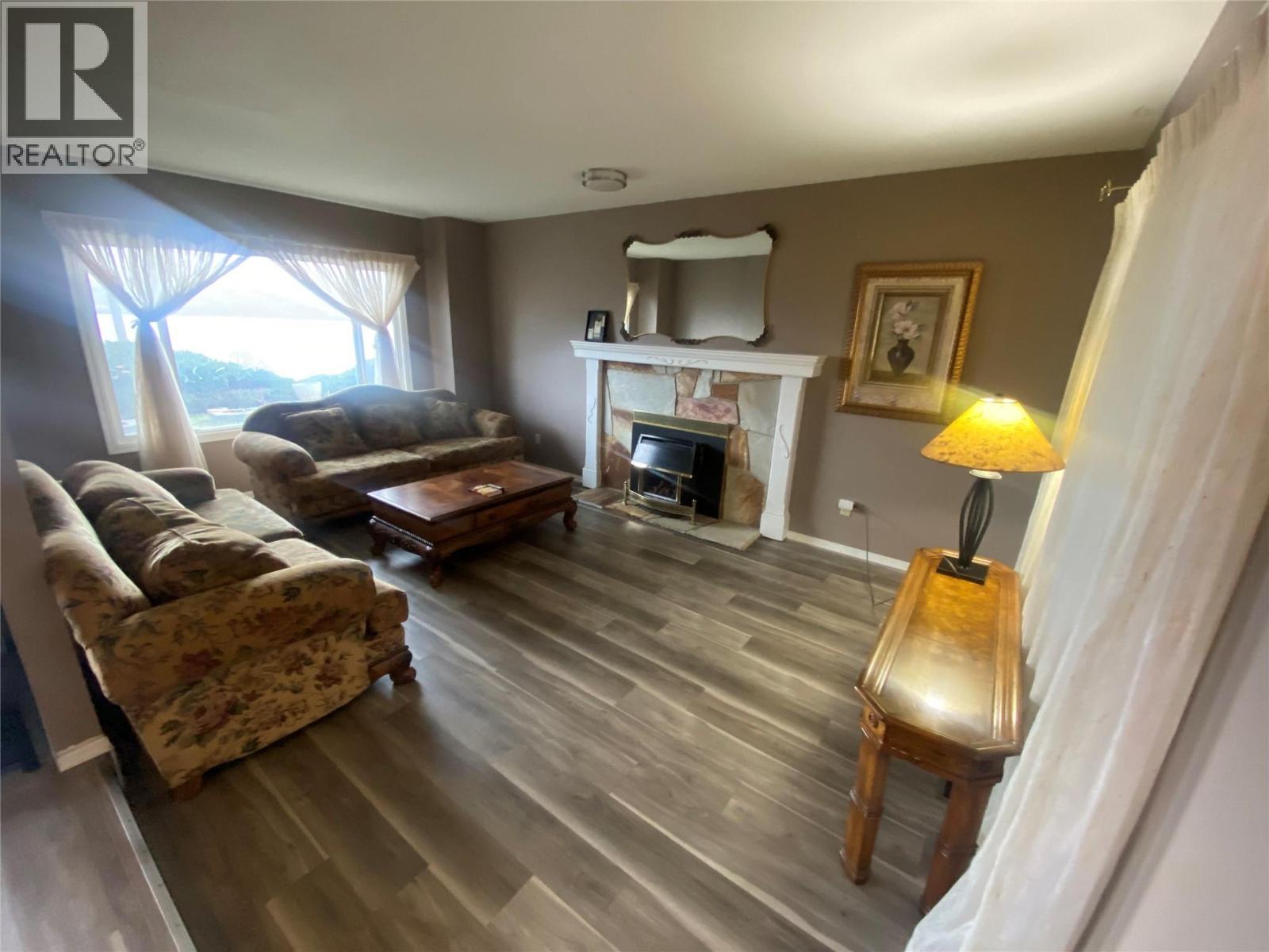 3745 Shaw Road, Peachland, British Columbia  V0H 1X2 - Photo 5 - 10379339