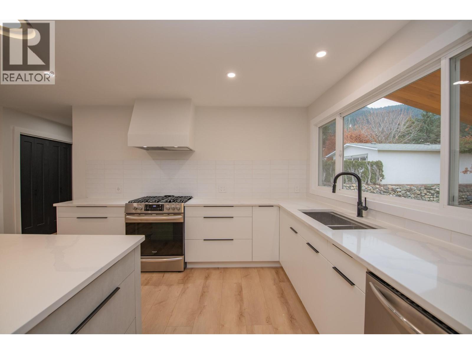 5144 Haynes Road, Vernon, British Columbia  V1B 3J6 - Photo 11 - 10379319