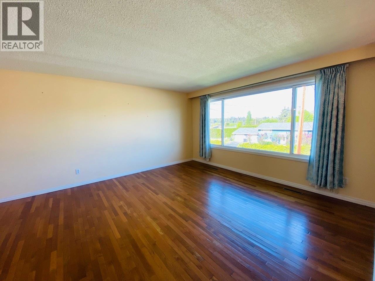 835 Camelia Road, Kelowna, British Columbia  V1X 3M9 - Photo 3 - 10378121