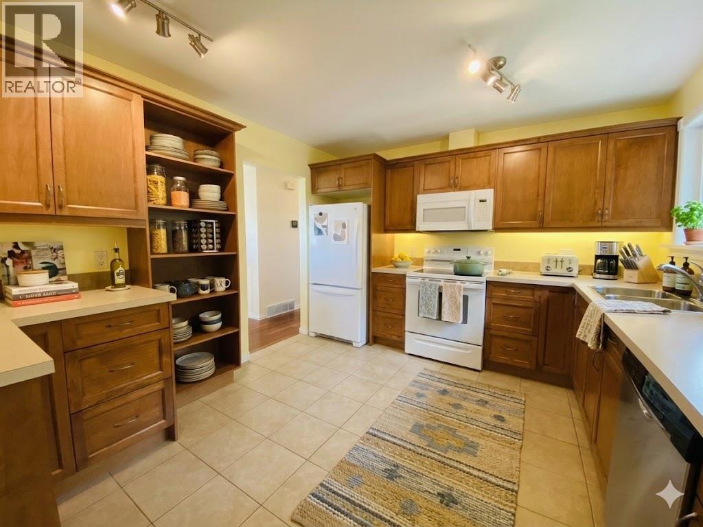 835 Camelia Road, Kelowna, British Columbia  V1X 3M9 - Photo 8 - 10378121