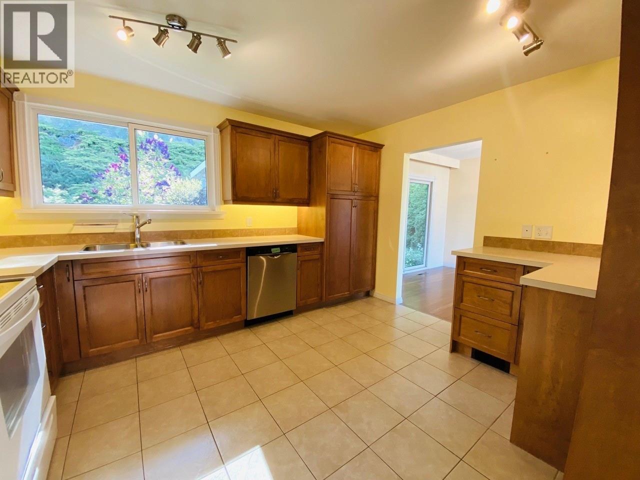 835 Camelia Road, Kelowna, British Columbia  V1X 3M9 - Photo 9 - 10378121