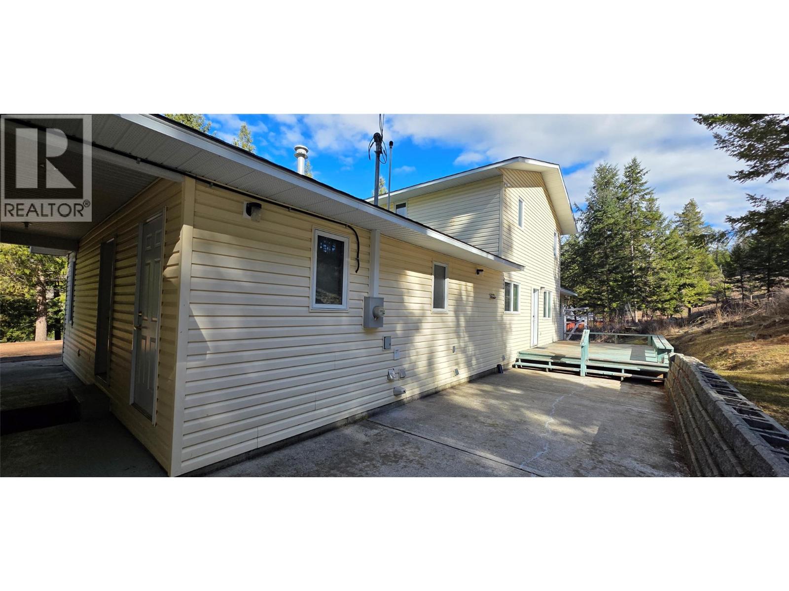 3400 Highway 3, Rock Creek, British Columbia  V0H 1Y0 - Photo 14 - 10379338