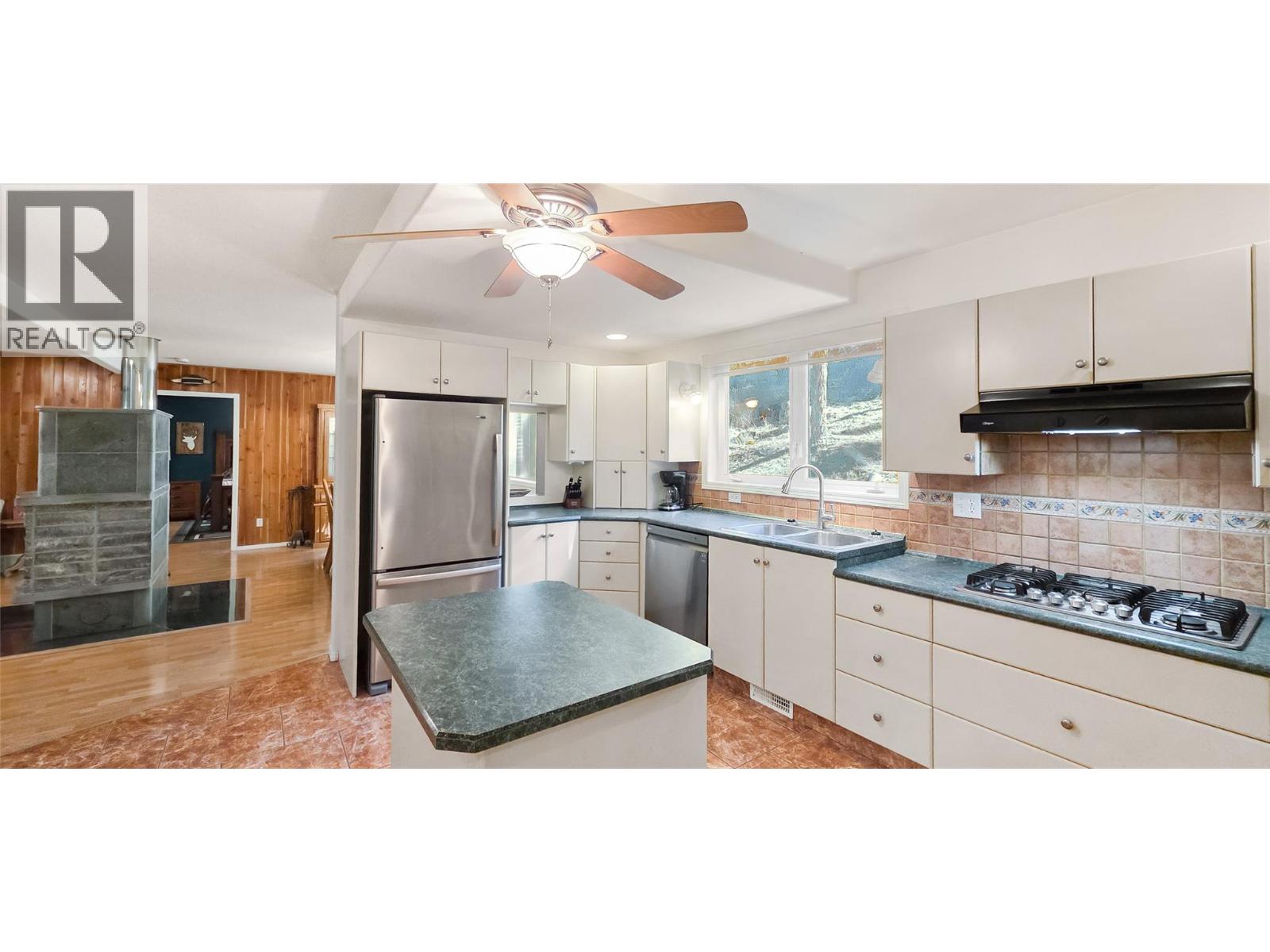 3400 Highway 3, Rock Creek, British Columbia  V0H 1Y0 - Photo 21 - 10379338