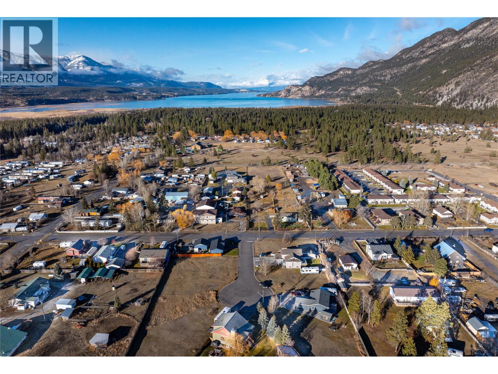 8957 Columbia View Crescent, Canal Flats, British Columbia  V0B 1B0 - Photo 1 - 10379354