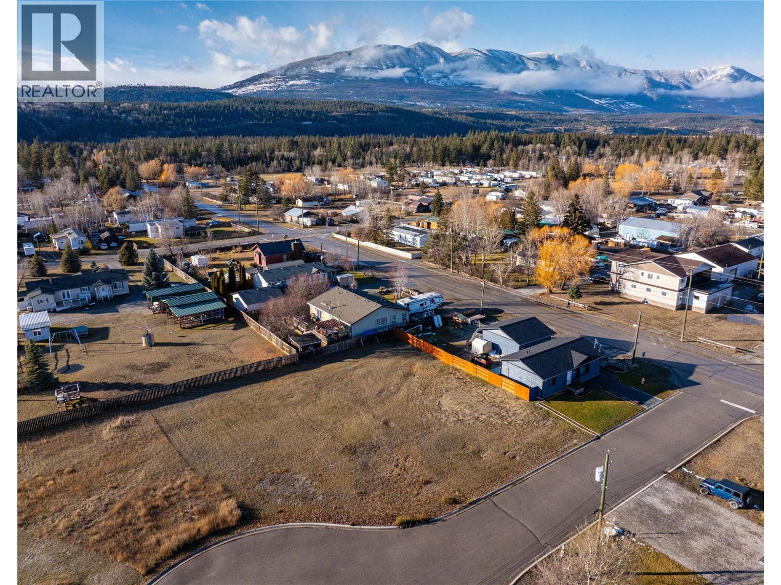 8957 Columbia View Crescent, Canal Flats, British Columbia  V0B 1B0 - Photo 2 - 10379354