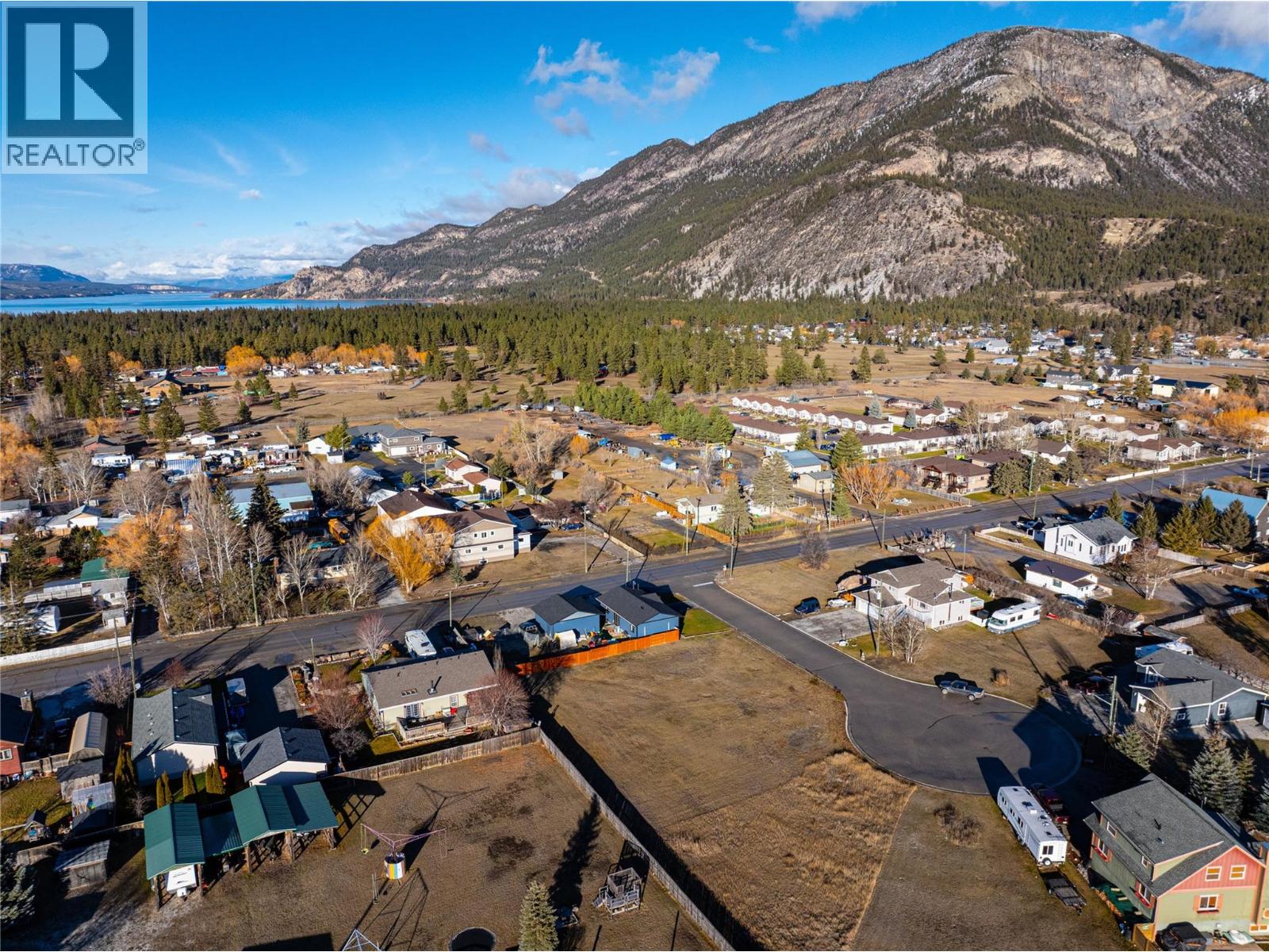 8957 Columbia View Crescent, Canal Flats, British Columbia  V0B 1B0 - Photo 4 - 10379354