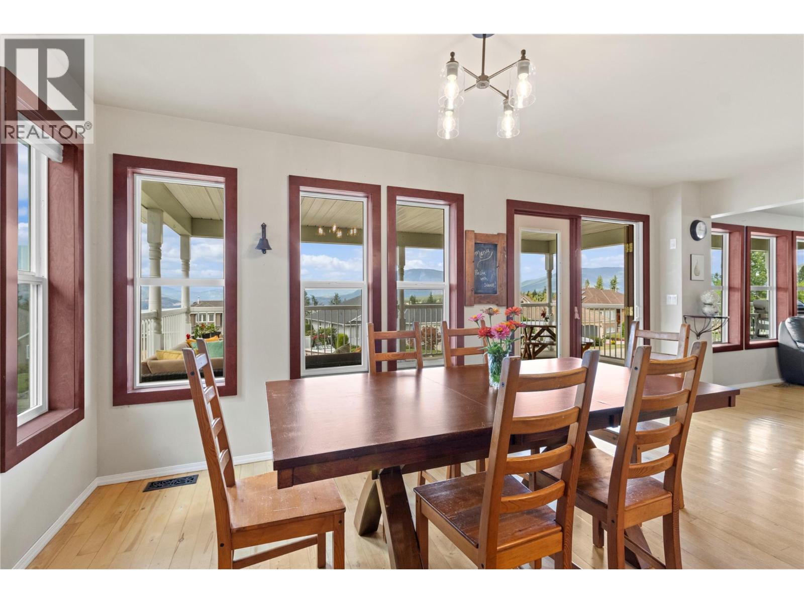 2500 4th Avenue Se, Salmon Arm, British Columbia  V1E 1K7 - Photo 11 - 10378531