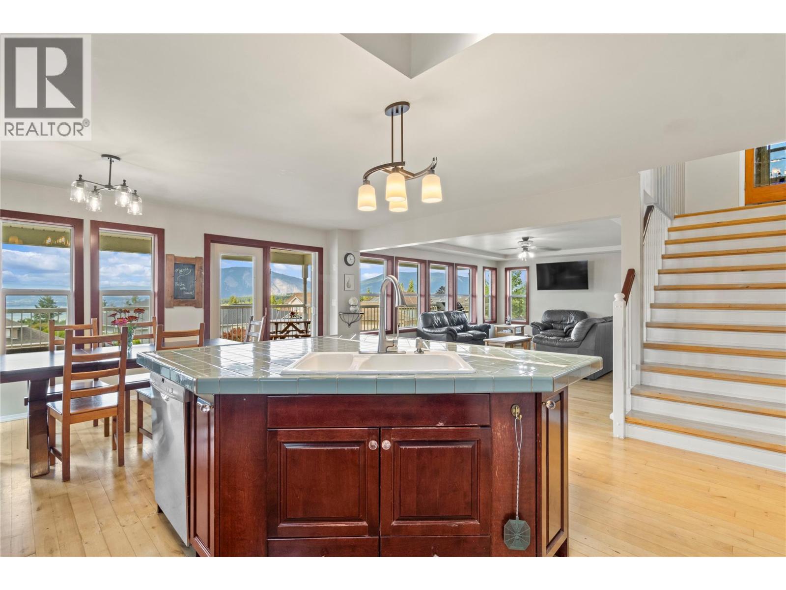 2500 4th Avenue Se, Salmon Arm, British Columbia  V1E 1K7 - Photo 7 - 10378531