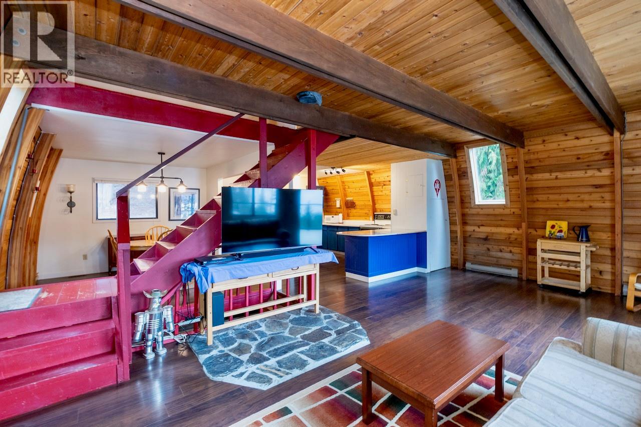 7547 Golden Spur Trail, Anglemont, British Columbia  V0E 1M8 - Photo 10 - 10376747