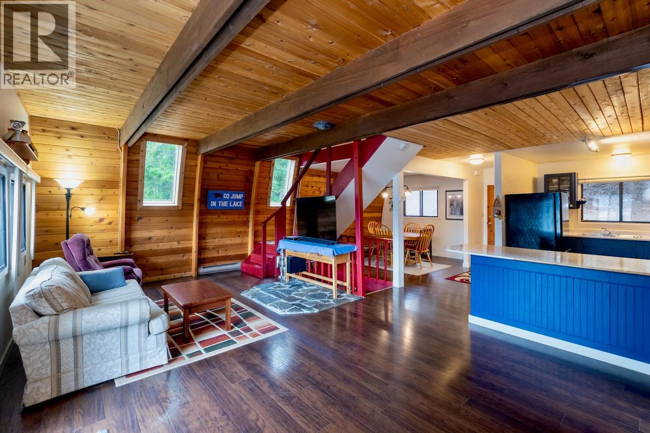 7547 Golden Spur Trail, Anglemont, British Columbia  V0E 1M8 - Photo 11 - 10376747
