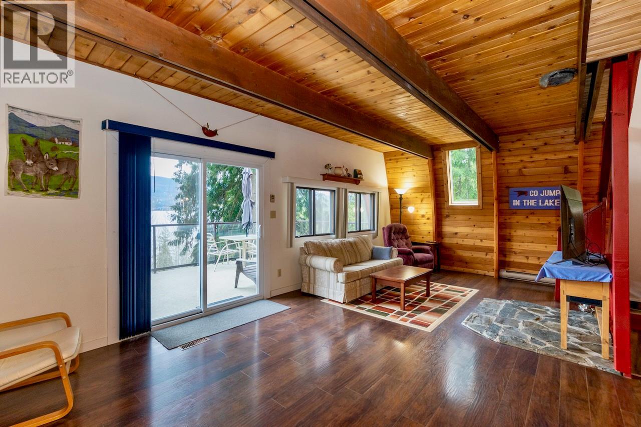 7547 Golden Spur Trail, Anglemont, British Columbia  V0E 1M8 - Photo 12 - 10376747