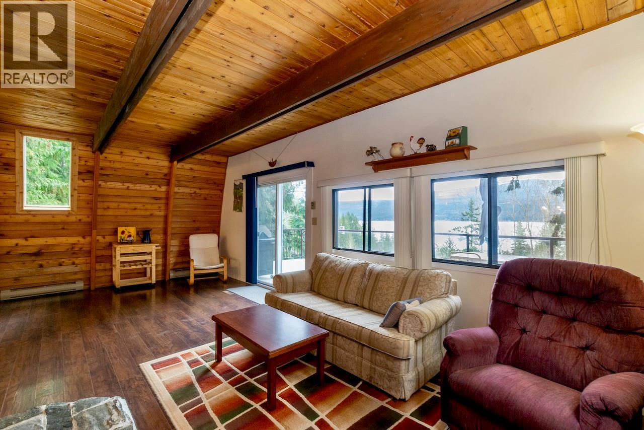 7547 Golden Spur Trail, Anglemont, British Columbia  V0E 1M8 - Photo 13 - 10376747
