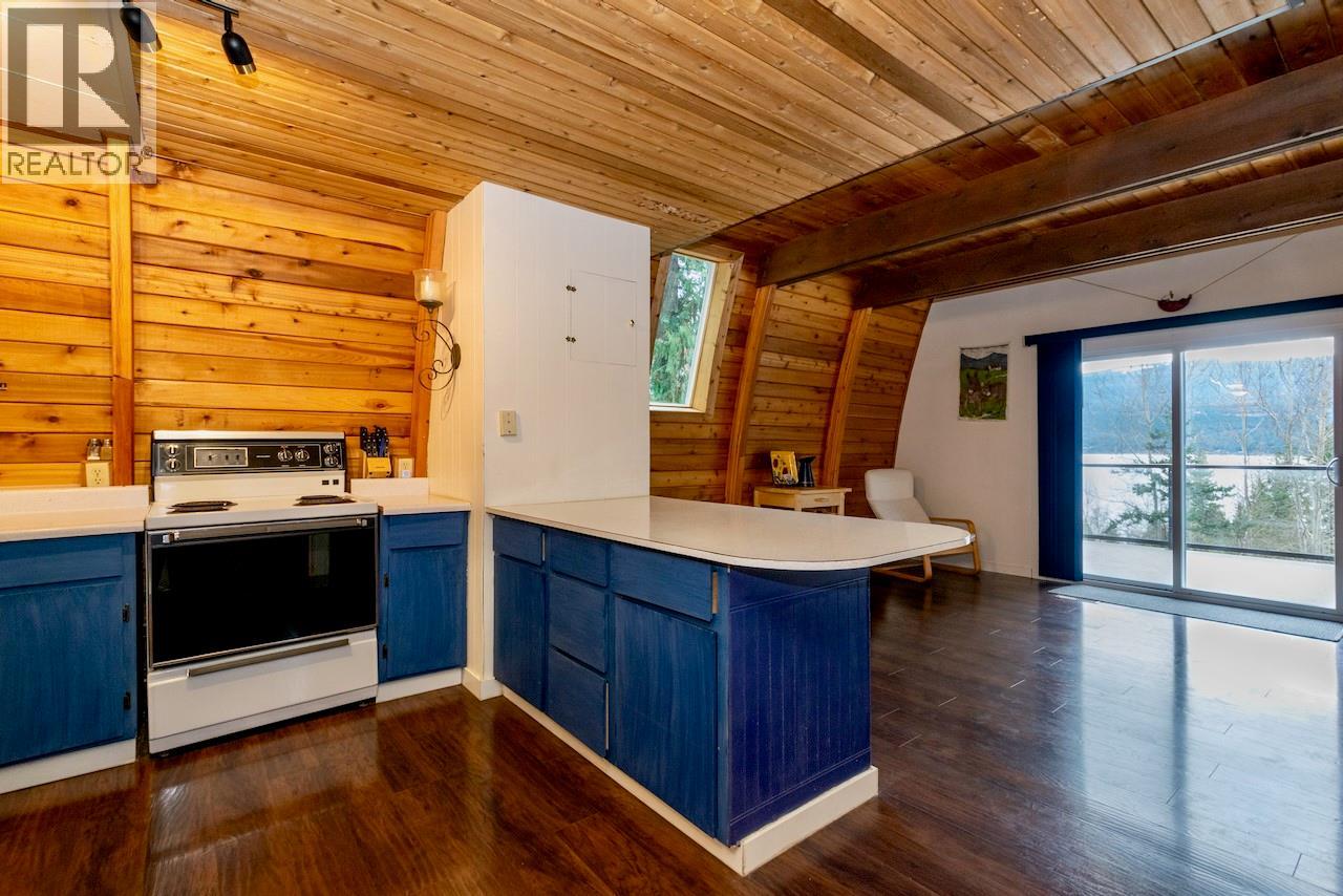 7547 Golden Spur Trail, Anglemont, British Columbia  V0E 1M8 - Photo 15 - 10376747