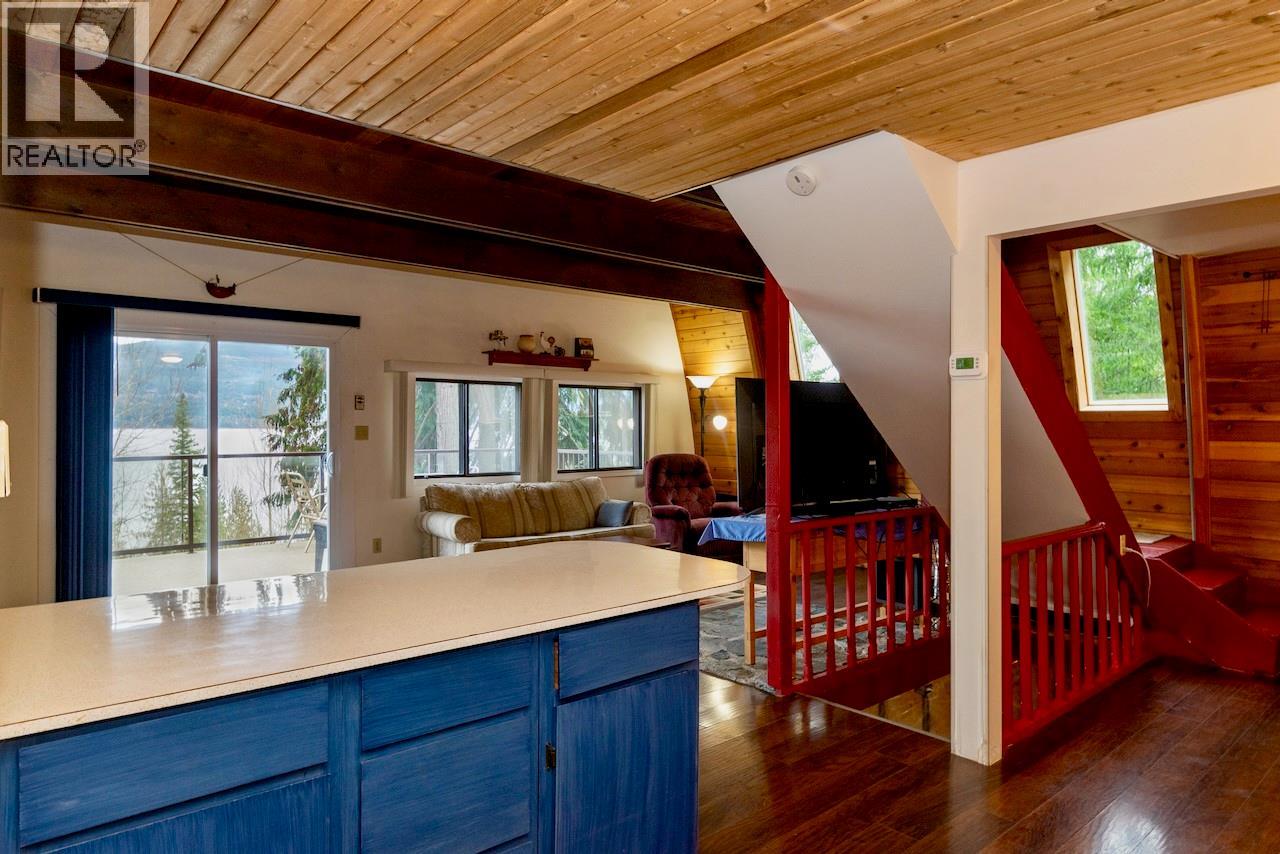 7547 Golden Spur Trail, Anglemont, British Columbia  V0E 1M8 - Photo 16 - 10376747