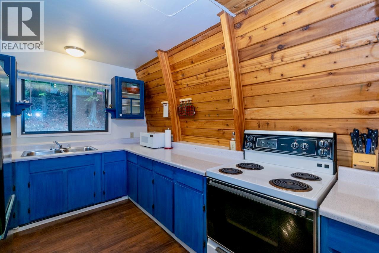 7547 Golden Spur Trail, Anglemont, British Columbia  V0E 1M8 - Photo 17 - 10376747