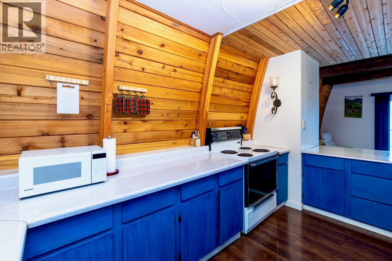 7547 Golden Spur Trail, Anglemont, British Columbia  V0E 1M8 - Photo 18 - 10376747