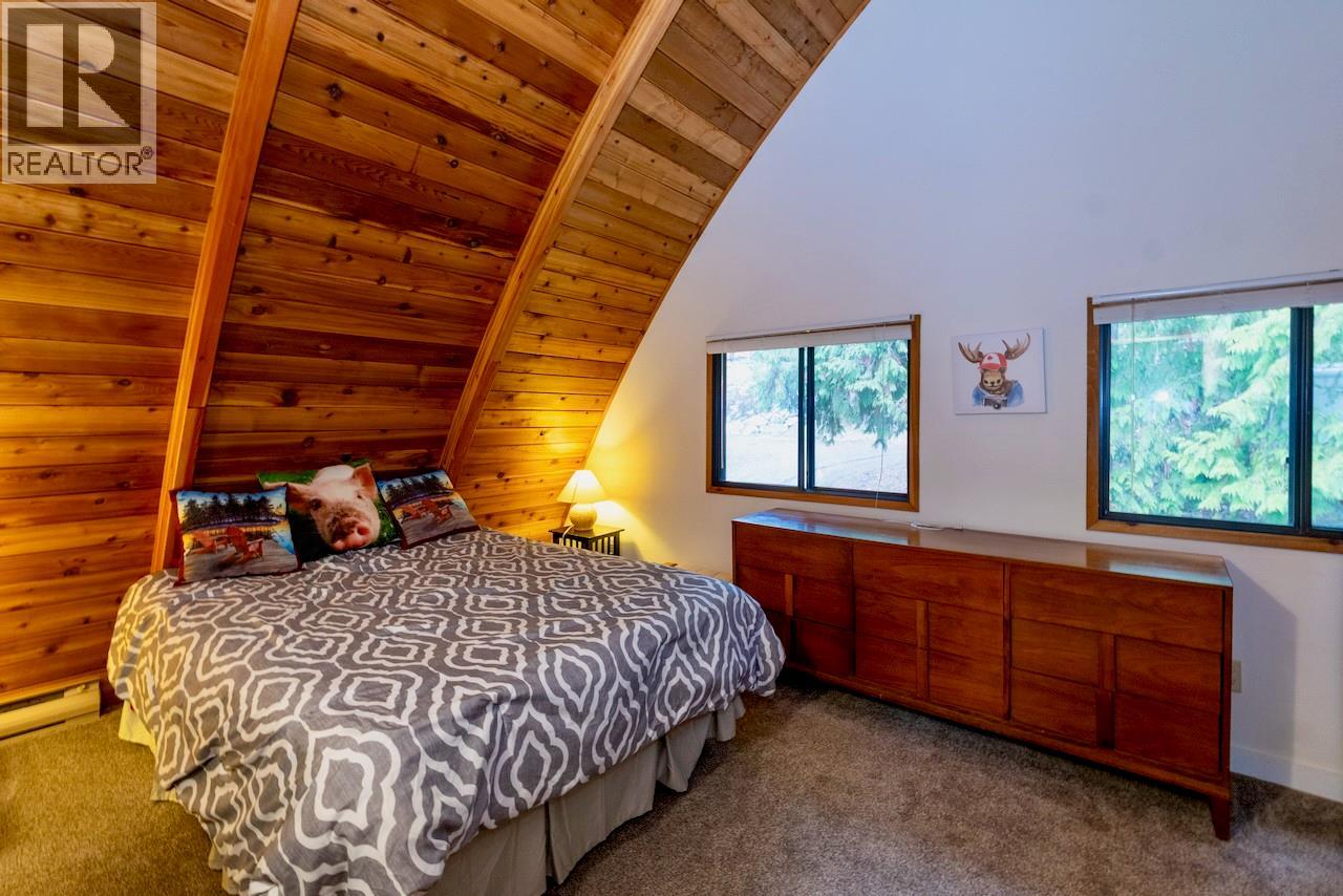 7547 Golden Spur Trail, Anglemont, British Columbia  V0E 1M8 - Photo 23 - 10376747