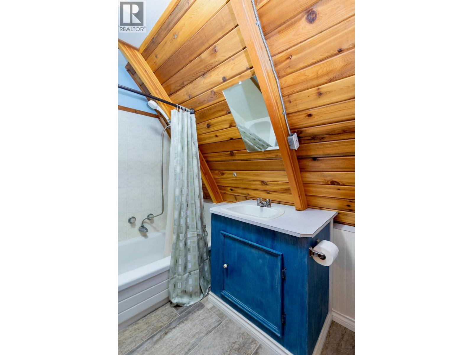 7547 Golden Spur Trail, Anglemont, British Columbia  V0E 1M8 - Photo 25 - 10376747