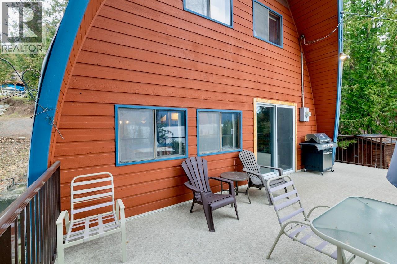 7547 Golden Spur Trail, Anglemont, British Columbia  V0E 1M8 - Photo 28 - 10376747