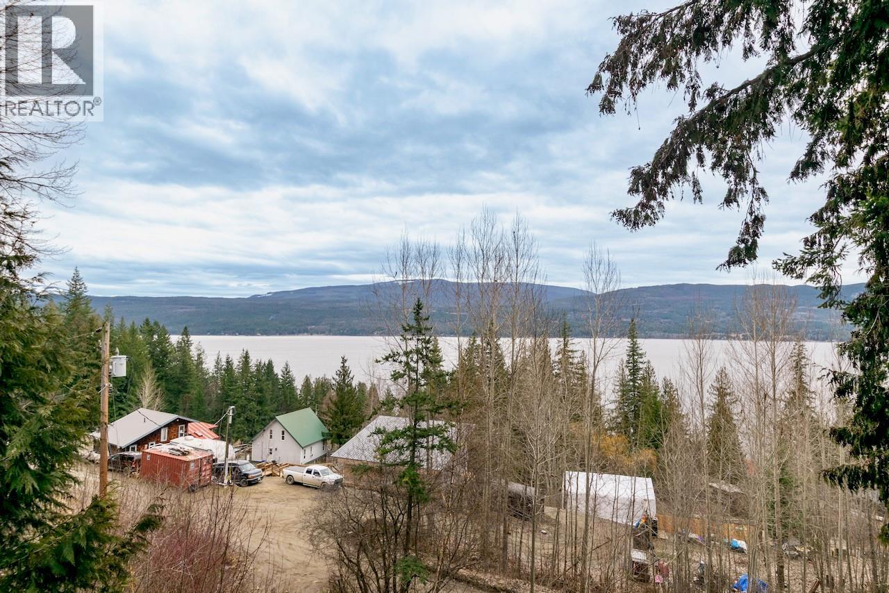 7547 Golden Spur Trail, Anglemont, British Columbia  V0E 1M8 - Photo 31 - 10376747