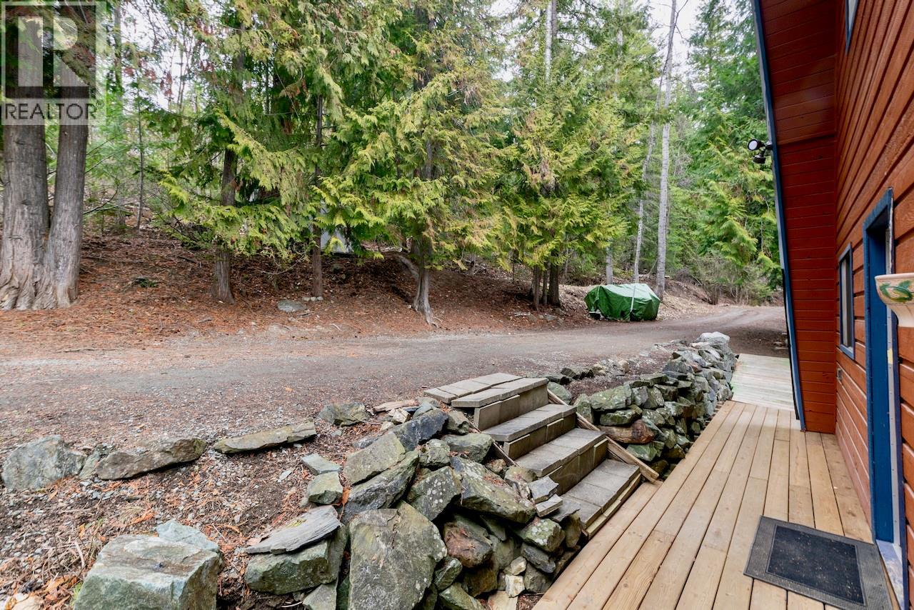 7547 Golden Spur Trail, Anglemont, British Columbia  V0E 1M8 - Photo 34 - 10376747