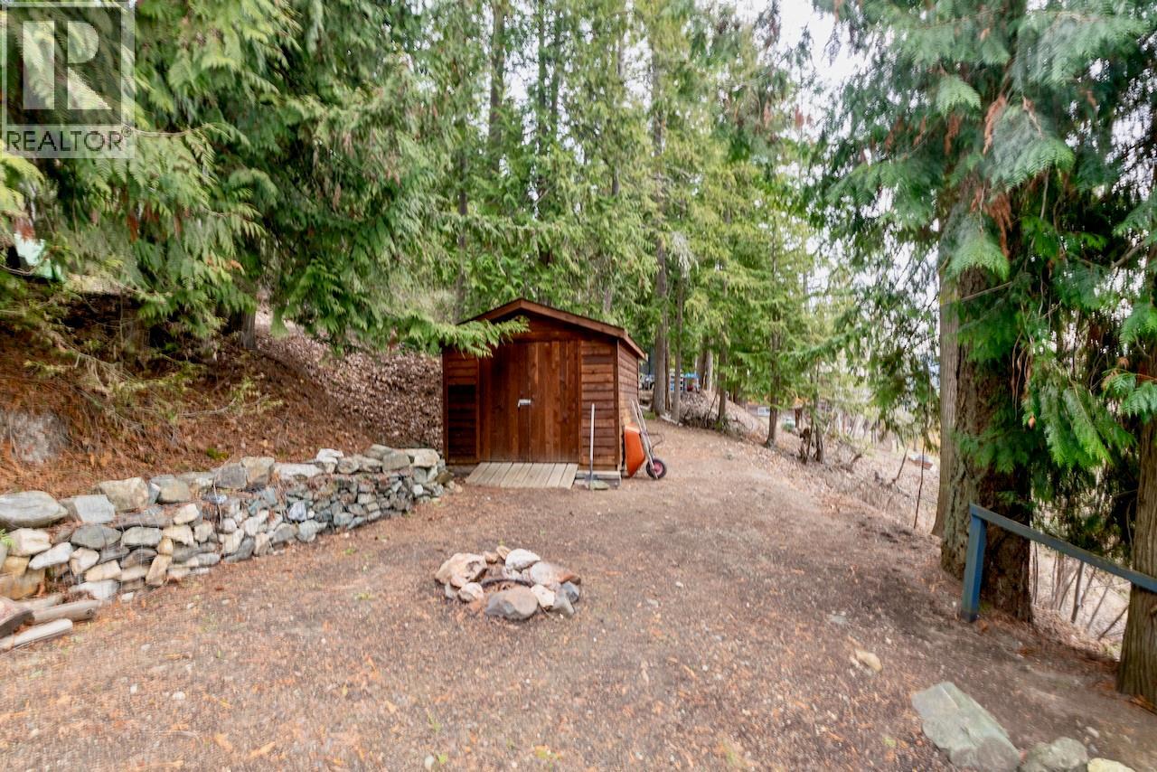 7547 Golden Spur Trail, Anglemont, British Columbia  V0E 1M8 - Photo 37 - 10376747