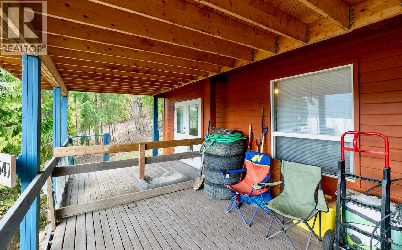 7547 Golden Spur Trail, Anglemont, British Columbia  V0E 1M8 - Photo 39 - 10376747